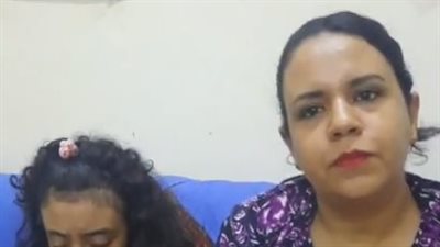 لفتة إنسانية.. سيدة وابنتها تتبرعان بخصلات شعرهما لـ مرضى السرطان بالمنيا | بث مباشر