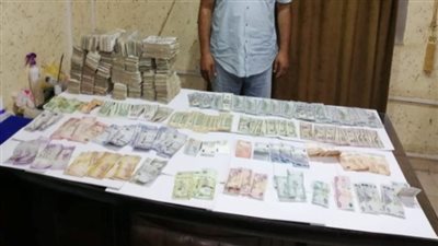 القبض على صاحب محل ملابس لاتهامه بالإتجار في النقد الأجنبي ببني سويف