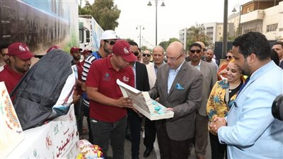 محافظ بني سويف يشهد اصطفاف قافلة المواد الغذائية والمساعدات ضمن مبادرة قطار الخير|صور 
