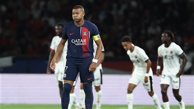 نيس يفوز بثلاثية على باريس سان جيرمان في الدوري الفرنسي 