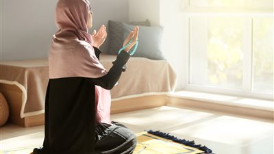هل يجوز الجمع بين الصلوات في غير السفر؟.. أمين الفتوى يجيب 