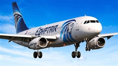 بسبب عطل مفاجئ.. هبوط اضطراري لطائرة مصر للطيران في مطار الدمام الدولي | بث مباشر