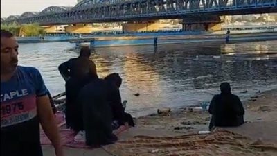 أسرة شاب غرق بنهر النيل في إمبابة تستغيث لانتشال جثمانه: بقاله 4 أيام في الماية ونفسنا يخرج| بث مباشر 