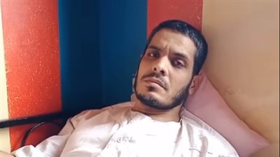 نجار سقط من الطابق الثالث خلال عمله: الأطباء قالولي عظامك مش نافعة ومحتاج جهاز بمليون جنيه | فيديو