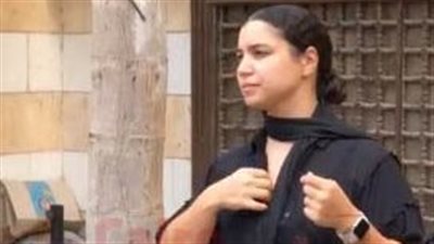 الوداع الأخير.. انهيار نسمة محجوب خلال وصول جثمان والدها إلى مسجد الحصري