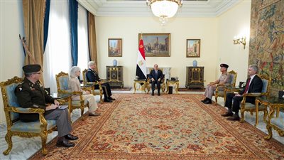 السيسي يستقبل قائد القيادة المركزية الأمريكية.. ويشدد على أهمية الاستمرار في إيصال المساعدات الإنسانية لفلسطين