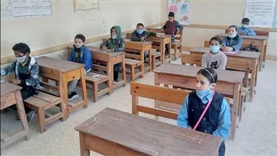 تعليم السويس تقرر فصل طالب تعمد تخريب الأثاث المدرسي | بث مباشر
