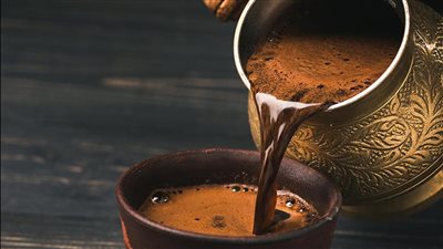 تحمي الجسم من السرطان.. تعرف على فوائد وأضرار القهوة باللبن 