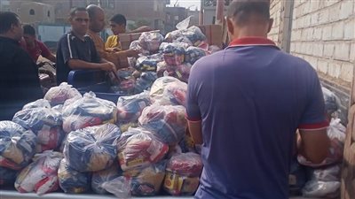 طرح 4 أطنان سكر داخل قرى سمسطا ببني سويف ضمن مبادرة تخفيض الأسعار