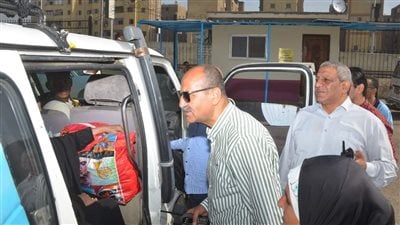 السكرتير العام ببني سويف يتفقد محطات الوقود ومواقف السيارات لمتابعة الالتزام بتعريفة الأجرة | صور 