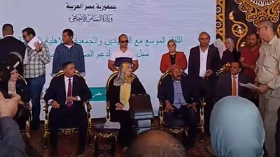 وزيرة التضامن تلتقي صيادي بحيرة المنزلة وتستمع لمطالبهم