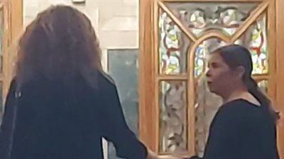 بحضور سيد رجب ورانيا فريد شوقي.. بدء عزاء والدة سلوى محمد علي بمسجد عمر مكرم | بث مباشر