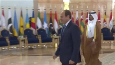السيسي يصل إلى مقر انعقاد القمة العربية الإسلامية المشتركة غير العادية بالرياض