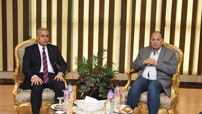 وزير العمل يصل إلى أسيوط استعدادًا لافتتاح ملتقى توظيف وتسليم عقود عمل للشباب