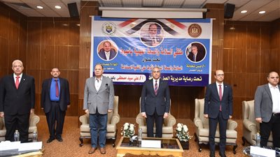 وزير العمل والمحافظ يفتتحان ملتقى السلامة والصحة المهنية في أسمنت أسيوط