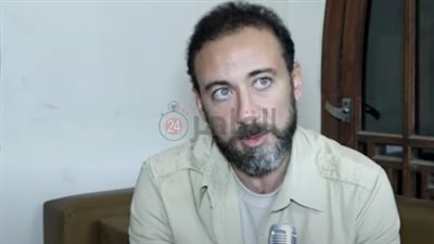 عابد عناني عن أزمة محمد سلام وبيومي فؤاد: الحياة مش هتقف.. أنا شغال وعندي التزامات أكبر مني