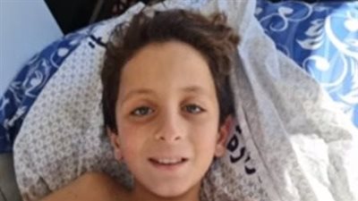 استجابة لتوجيهات السيسي.. الطفل الفلسطيني عبد الله كحيل يصل معبر رفح لتلقي العلاج في مصر
