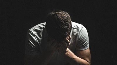 أسباب تراجع هرمون التستوستيرون لدى الرجال وتأثيره على الخصوبة 