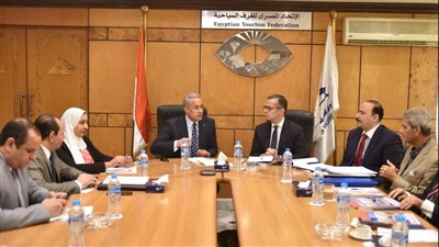 وزير العمل يلتقي قيادات الاتحاد المصري للغرف السياحية.. ويؤكد: حريصون على صدور قانون عمل متوازن 