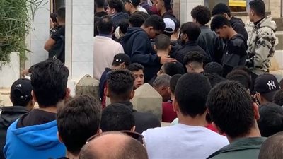 المئات يشيعون جثمان طالب ثانوي توفي في حادث أليم ببورسعيد | بث مباشر