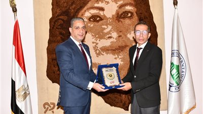 محافظ الفيوم ورئيس جامعة مصر للعلوم والتكنولوجيا يفتتحان معرض أيادي مصر