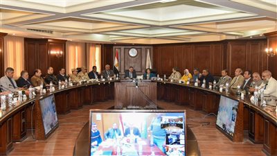 لليوم الثاني.. محافظ الإسكندرية يتابع سير العملية الانتخابية من غرفة العمليات المحافظة