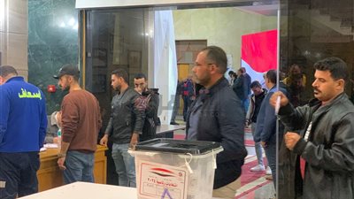 استمرار توافد المواطنين على مقار الانتخابات الرئاسية ببورسعيد بعد مد فترة التصويت