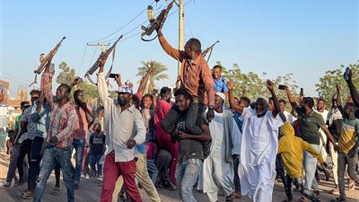 من مأوى للنازحين إلى قنبلة موقوتة.. شهود عيان يروون كيف تحولت ود مدني بالسودان لساحة حرب│خاص 