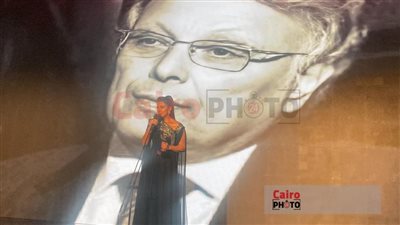 تكريم الراحل أشرف عبد الغفور في حفل دير جيست.. وحنان مطاوع تتسلم الجائزة بدلًا من ابنته