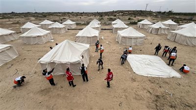 ولادة تحت القصف.. مريم تحكي مأساة وضعها داخل برد الإيواء بخيمة غزة