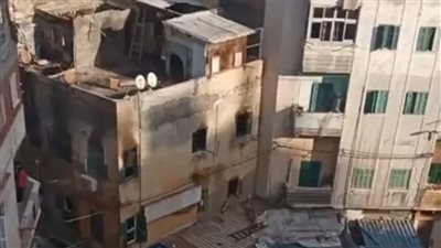 بعد مصرع 5 أشخاص بداخله.. اشتعال النيران مجددًا في عقار بالإسكندرية | بث مباشر