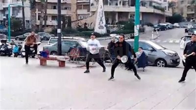 على الكورنيش.. راغب علامة يلعب تنس مع الجمهور بالشارع في بيروت |فيديو