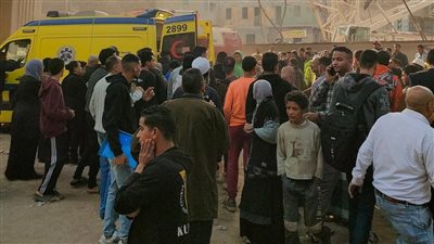 مصرع وإصابة 6 أشخاص بسبب سقوط جزء خرساني من محور الفريق كمال عامر| صور