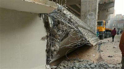 المعاينة في حادث محور الفريق كمال عامر: العمال كانوا أعلى الجزء المنهار لإجراء إصلاحات قبل سقوطه