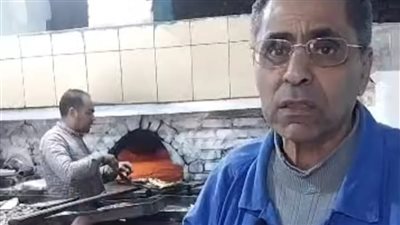 رشدي أباظة وعماد حمدي أكلوا منه.. قصة أقدم فرن لشوي الأسماك في السويس| بث مباشر