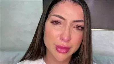 منهارة من البكاء.. التفاصيل الكاملة لحبس الفنانة المغربية دنيا بطمة بسبب قضية حمزة مون بيبي