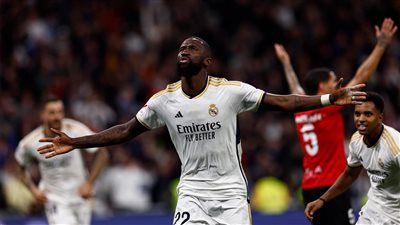 ريال مدريد يخطف فوزا مثيرا من مايوركا وينفرد بصدارة ترتيب الدوري الإسباني