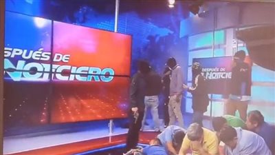 بعد هروب زعيم عصابة شهير.. مسلحون يقتحمون محطة تليفزيونية في الإكوادور