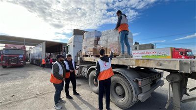 الهلال الأحمر الفلسطيني يعلن تسلم 80 شاحنة مساعدات من مصر عبر معبر رفح