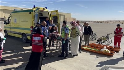 نقل 46 مصابًا ومرافقًا فلسطينيًا من مطار العريش الدولي للعلاج في المستشفيات القطرية
