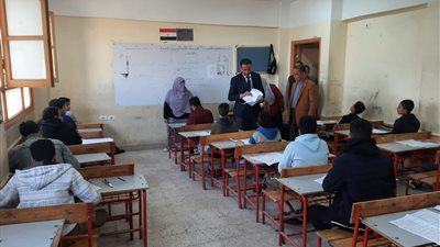 مدير تعليم الجيزة يشدد على منع دخول الهواتف داخل لجان الامتحانات حتى لو مغلق 