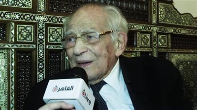 رشوان توفيق: زوجتي كافحت معايا 62 سنة.. وكنت باخد في المسرح 50 قرشا | فيديو