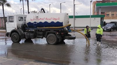 محافظ الإسكندرية: طوارئ وغرفة عمليات لمتابعة الآثار الناجمة عن هطول الأمطار 
