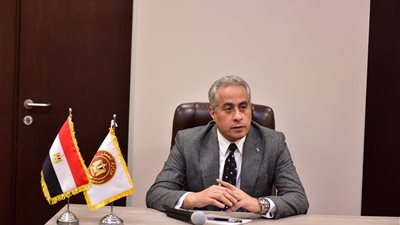 وزير العمل يسلم الدُفعة الأولى من التراخيص المُؤقتة لمراكز التدريب المهني الخاصة لمشروع مهني 2030| صور