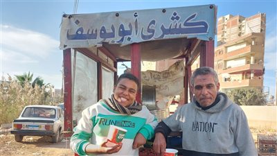 من السياحة والفنادق لبائع كشري متجول.. عم محمود: اللي محققتوش معجزنيش وعملت مشروعي