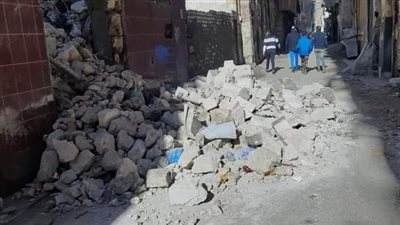 انهيار أجزاء بعقارين في الإسكندرية دون إصابات.. وحي الجمرك: إزالة الأجزاء الخطرة 