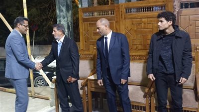 بدء عزاء الشاعر الكبير مجدي نجيب ونقيب الصحفيين أول الحضور