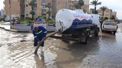 رئيس صرف صحي الإسكندرية: أمطار نوة الشمس غزيرة جدًا.. وتجمعات المياه لم تؤثر على الحركة المرورية