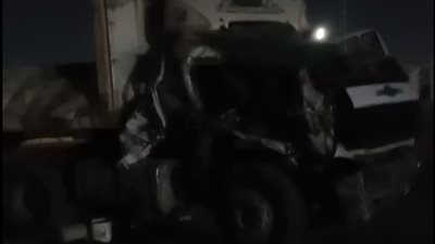 تحولت لخردة.. تصادم تريلا بسيارة أخرى بالقرب من مدخل زهراء المعادي| بث مباشر