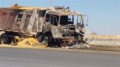 عودة الحركة المرورية بطريق السويس - القاهرة بعد إخماد النيران بسيارة نقل | بث مباشر 